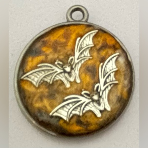 Bat Pendant Halloween Goth Punk - Picture 2 of 4